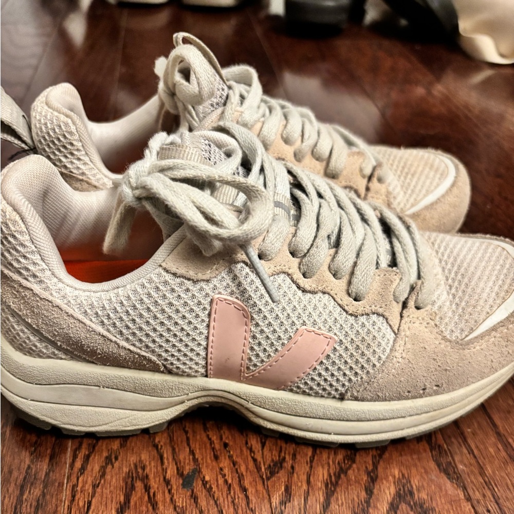 Veja Cream Venturi Shoe